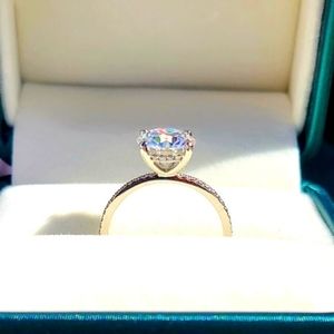 Platinum 3ct moissanite ring with side diamond